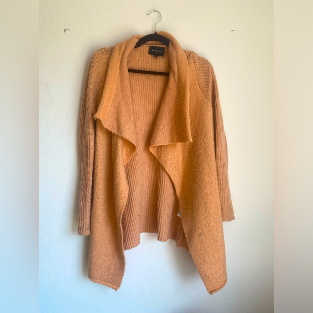 Super cute and comfortable sweater.